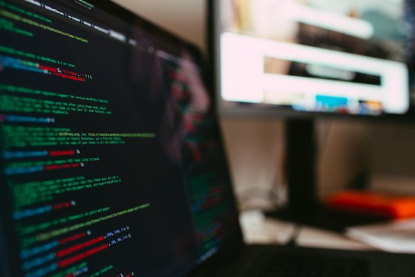 Come identificare il cappotto perfetto che unisce calore e stile per l'inverno metropolitano?