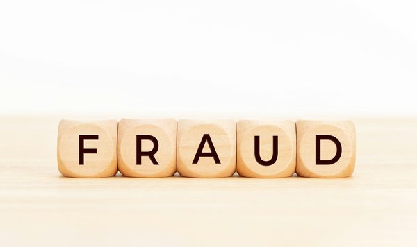 In che modo l'intelligenza artificiale può aiutare nel rilevamento precoce di frodi assicurative?