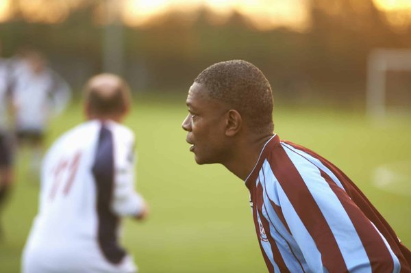 Come si può configurare un sistema di avviso di cambio corsia in un'auto che non dispone di tale tecnologia?